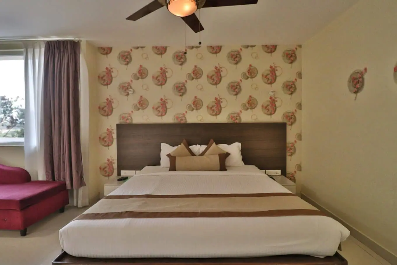 Deluxe Room 5